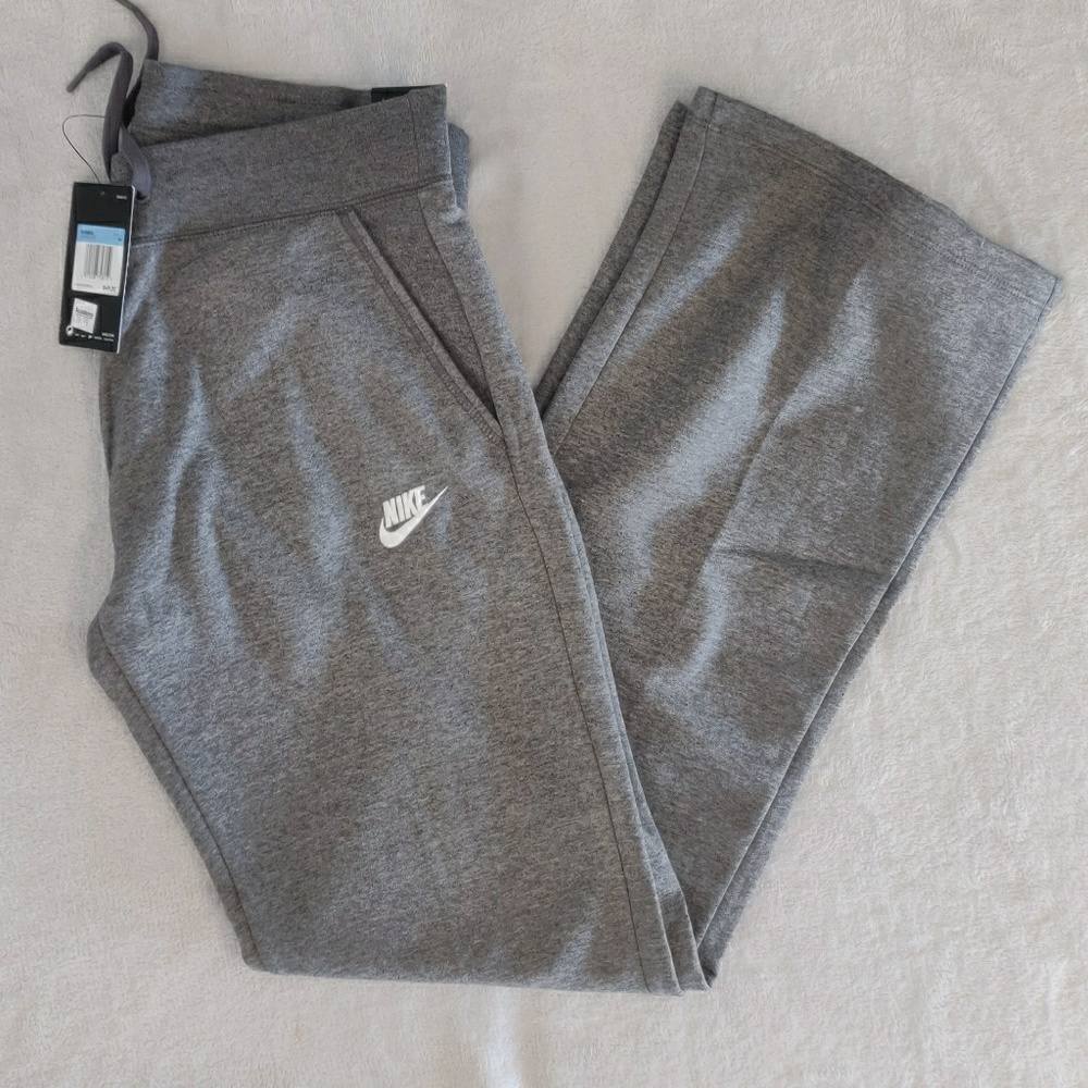 Women's Nike Sweatpants Size Medium Brand New